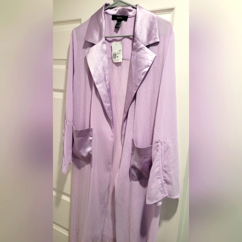 FOREVER 21 SATIN TUXEDO KIMONO - LAVENDER - SIZE MEDIUM. NEW WITH TAGS